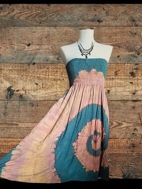 Aravay Midi Dress & Necklace